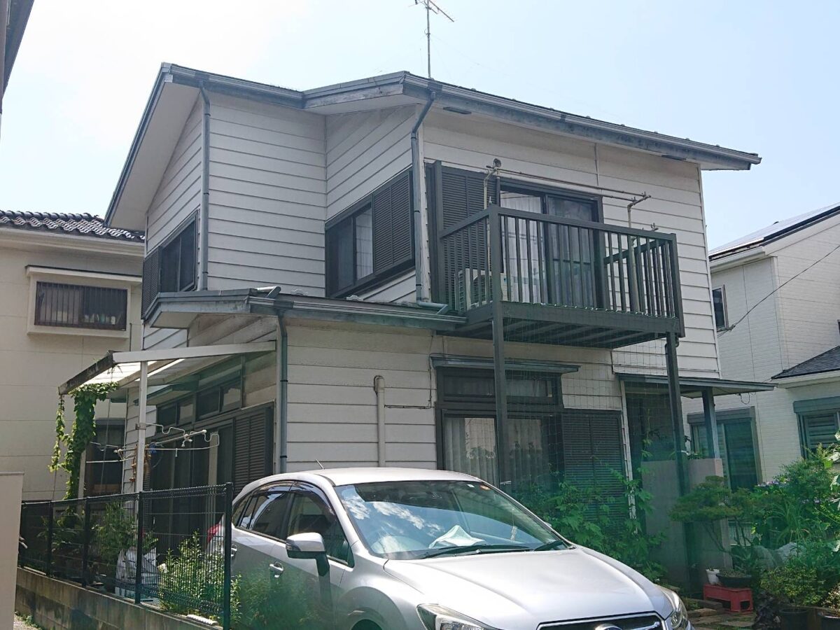 メリハリのあるコントラストで魅せる洗練された外観リフォーム