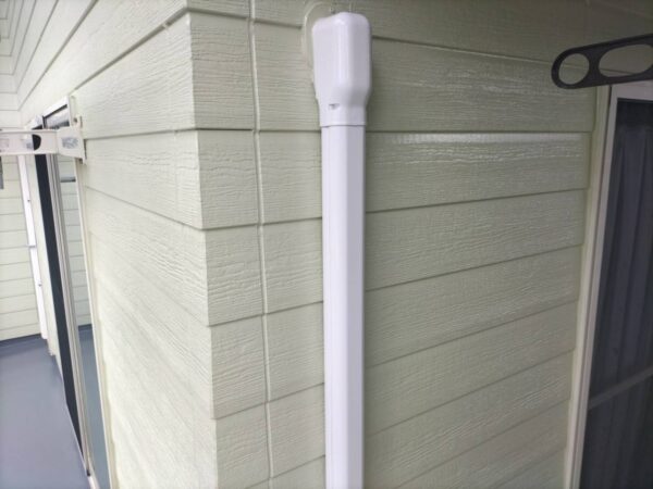 千葉県市原市W様邸　付帯塗装（縦樋・スリムダクト・水切り塗装）