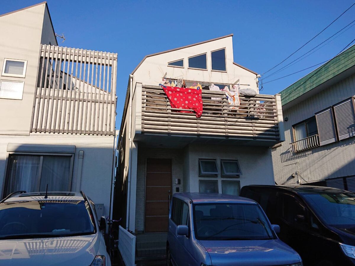 清潔感のある白壁と、夏に嬉しい「遮熱」の思いやり