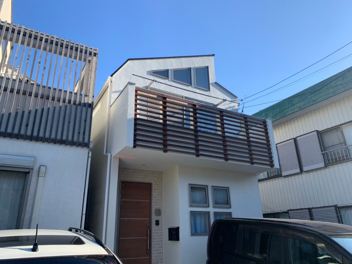 清潔感のある白壁と、夏に嬉しい「遮熱」の思いやり