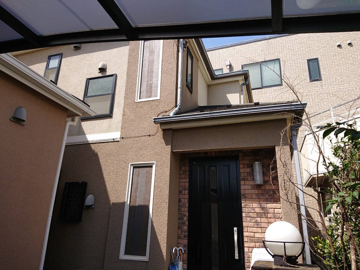 やさしいツートンカラーに黒でメリハリを