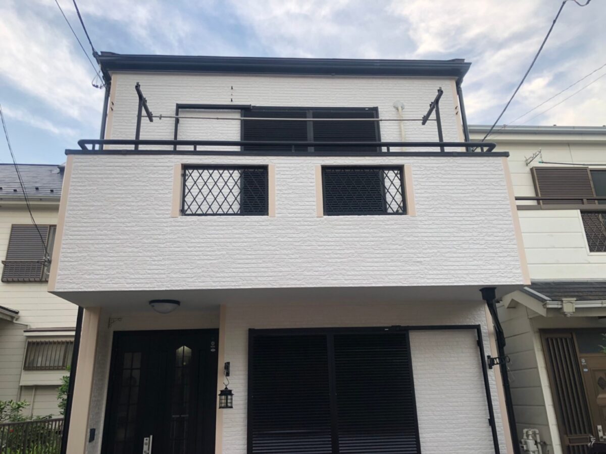 付帯カラーが外壁を引き締めるモダンな配色の融合