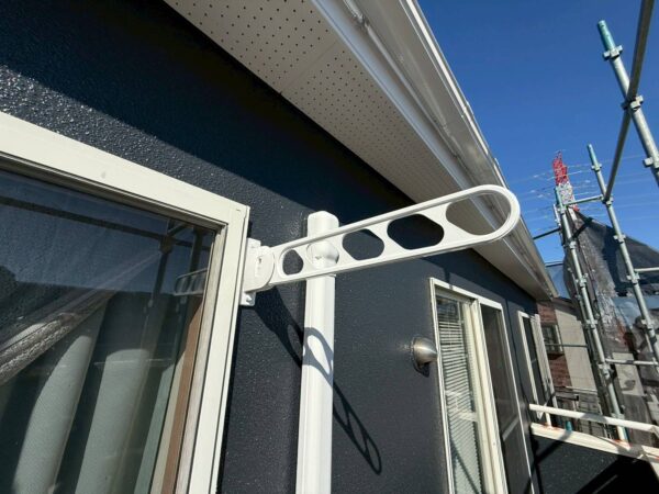 千葉県市原市F様邸　付帯塗装（帯板・物干し金具・庇・スリムダクト塗装）