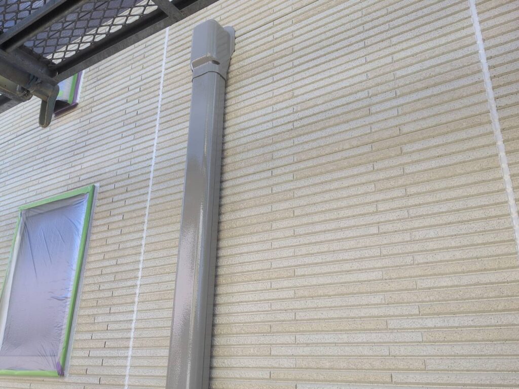 千葉県袖ケ浦市S様邸　付帯塗装（縦樋・スリムダクト・物干し金具塗装）