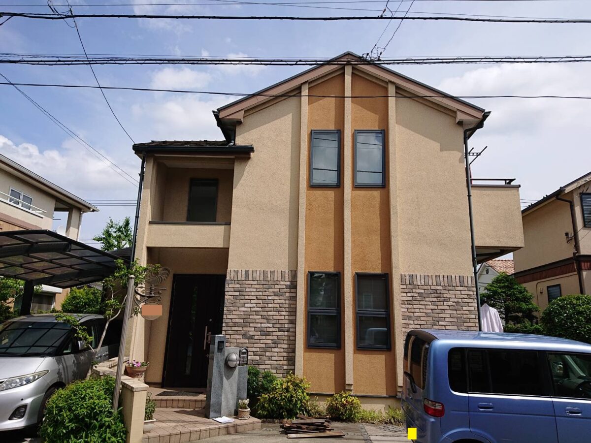 素材で魅せて色引き締めるモダンスタイル