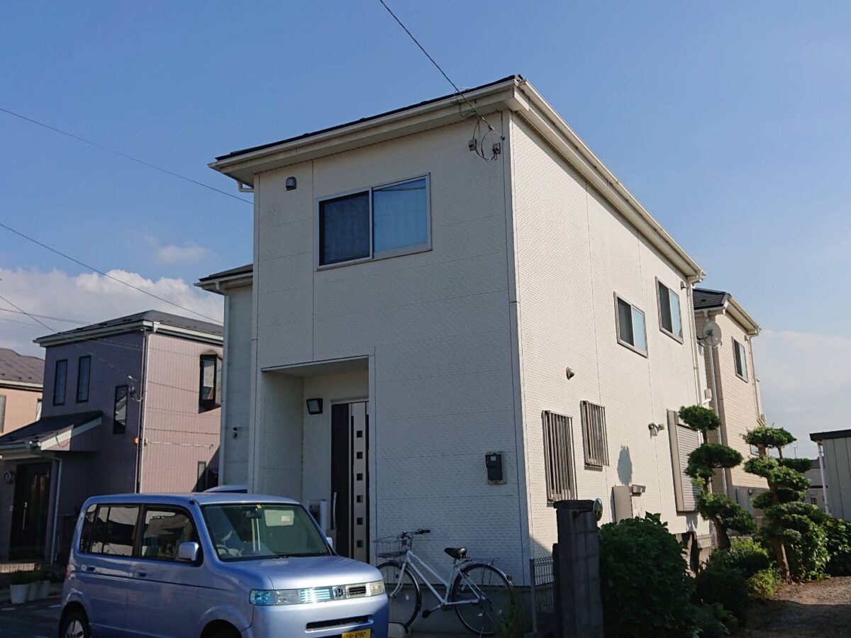 美しさと遮熱性能を両立した 重厚感を纏うモダン・スタイル