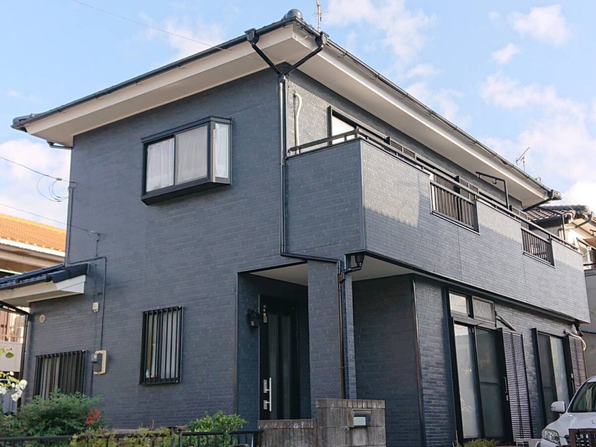 汚れに強く、色あせない。超低汚染×高耐候が叶えた、ひときわ目を引くお洒落な住まい