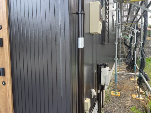 千葉県市原市I様邸　付帯塗装（破風板・横樋・縦樋塗装）