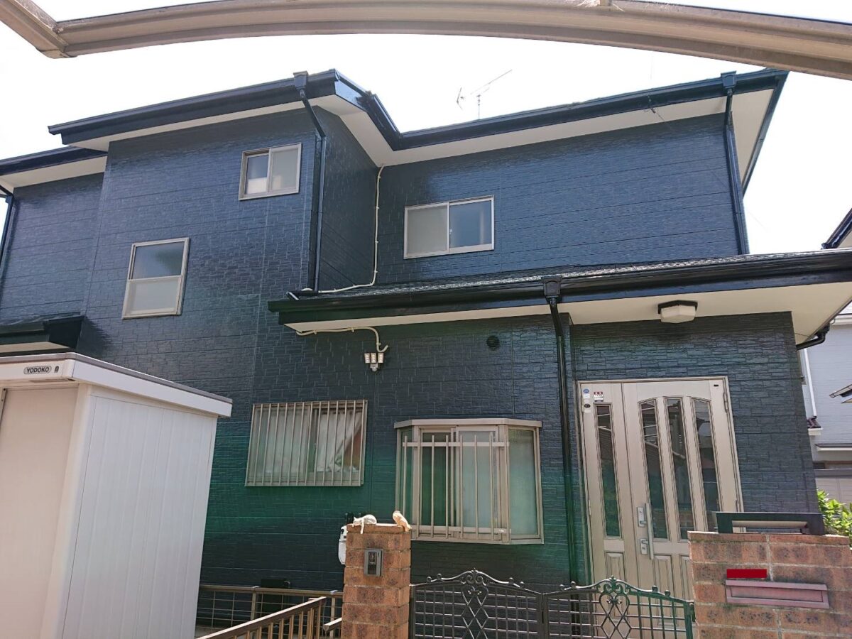 シックに引き締める洗練された都会的な佇まいに