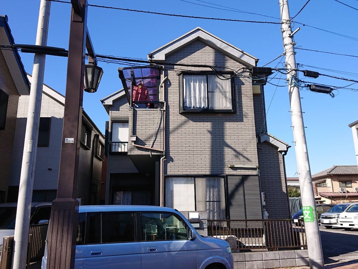 計算された配色で家の輪郭をはっきりと