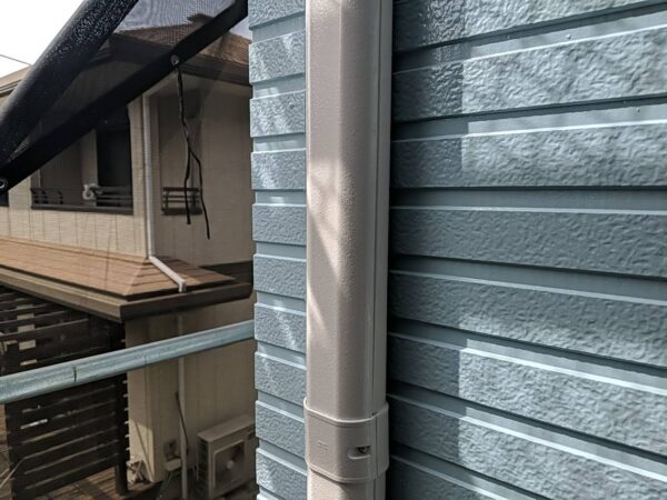 千葉県習志野市N様邸　付帯塗装（スリムダクト・出窓塗装）