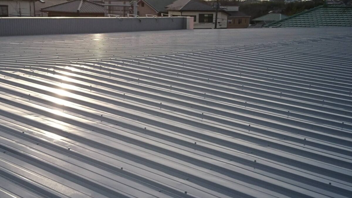 経年劣化に無機の強さと澄んだ表情を