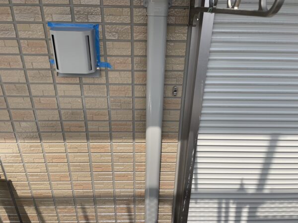 千葉県市原市アパート　付帯塗装（ベランダ内壁・スリムダクト・ガスメーターパイプ塗装）