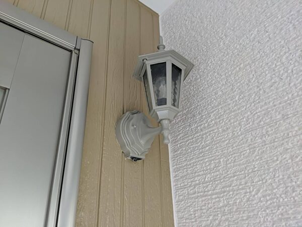 千葉県市原市F様邸　付帯塗装（水切り・スリムダクト・外灯塗装）