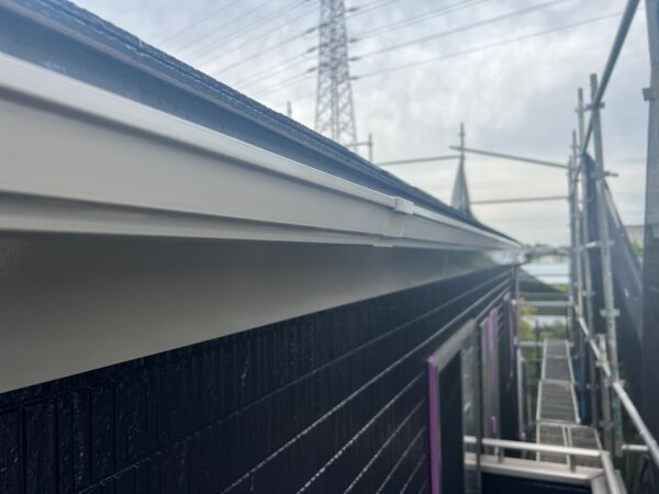 千葉県市原市E様邸　付帯塗装（破風板・横樋・縦樋塗装）