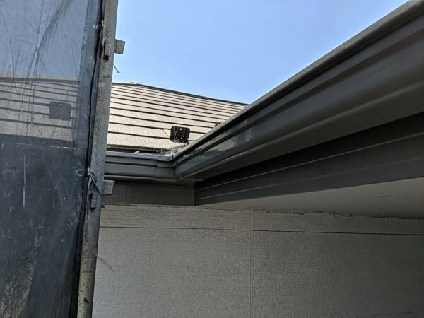 千葉県市原市F様邸　付帯塗装（破風板・横樋塗装）