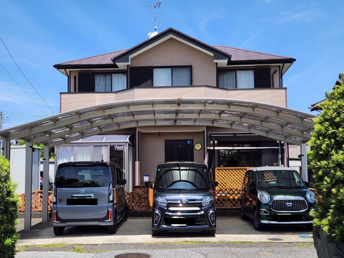 白を基調とした洗練された印象の住まい